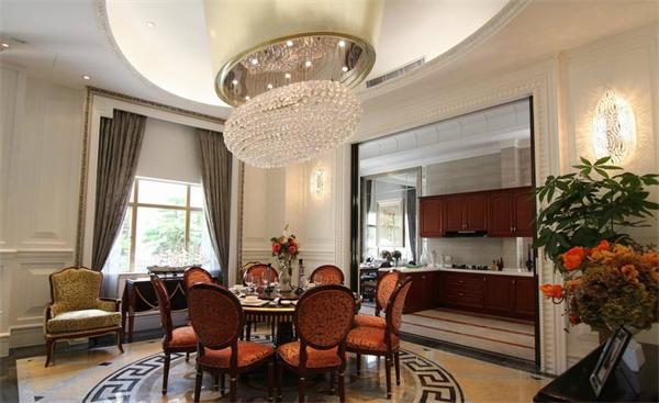 古典奢華獨棟別墅吊燈之別墅餐廳吊燈設計案例